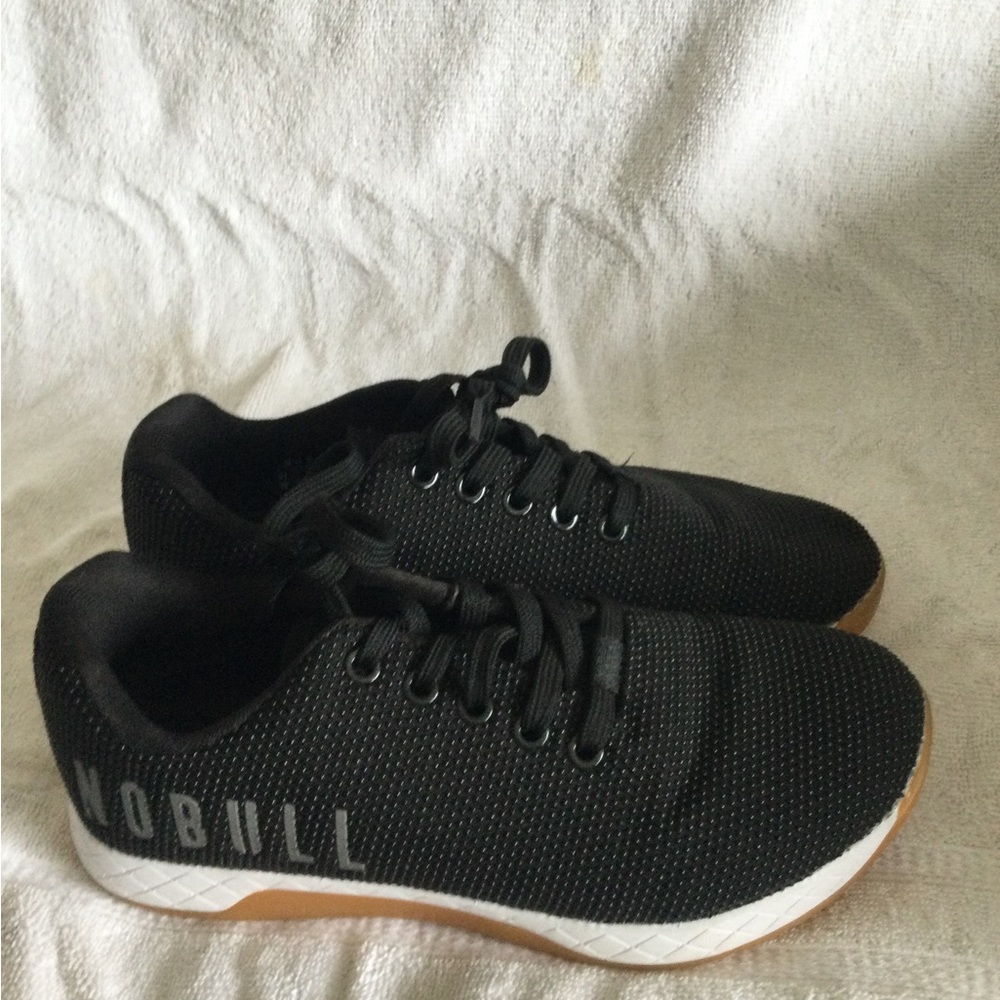 Nobull  unisex sneakers black size Ladies 7 US/Men 5.5 US